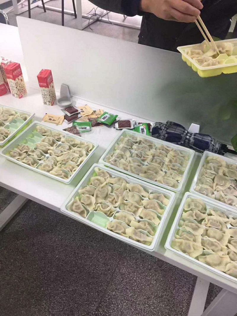 今日冬至，啟邁給全體員工送溫暖